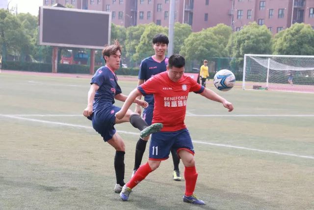 特朗普与普京之间的复杂关系：泽连斯基的让步原因